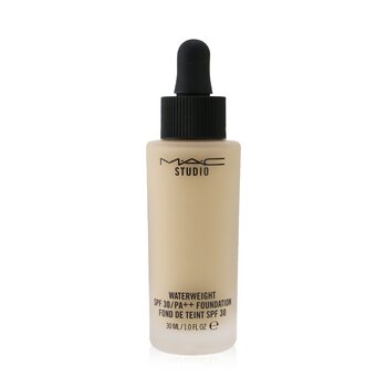 แม็ค Studio Waterweight Foundation SPF 30 - # NC25 (Light With Golden Peach Undertone)